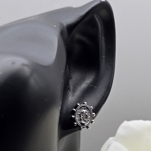 ❤️ LADY OF GRACE STUD STERLING SILVER EARRINGS - Picture 3 of 6